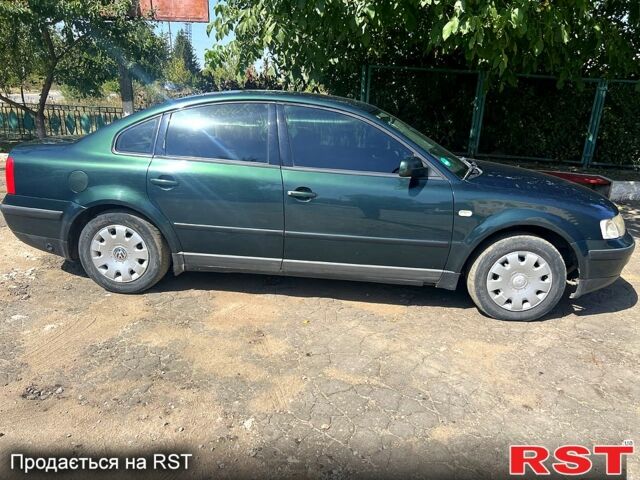 Зеленый Фольксваген Пассат, объемом двигателя 1.6 л и пробегом 248 тыс. км за 3100 $, фото 1 на Automoto.ua