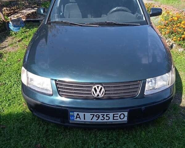 Зеленый Фольксваген Пассат, объемом двигателя 1.8 л и пробегом 260 тыс. км за 4500 $, фото 1 на Automoto.ua