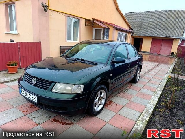 Зеленый Фольксваген Пассат, объемом двигателя 1.6 л и пробегом 270 тыс. км за 2200 $, фото 1 на Automoto.ua