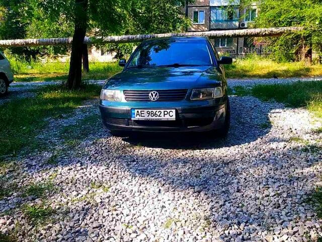 Зеленый Фольксваген Пассат, объемом двигателя 1.6 л и пробегом 0 тыс. км за 2200 $, фото 1 на Automoto.ua