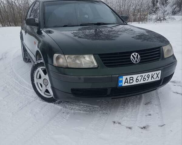 Зеленый Фольксваген Пассат, объемом двигателя 1.78 л и пробегом 333 тыс. км за 3600 $, фото 1 на Automoto.ua