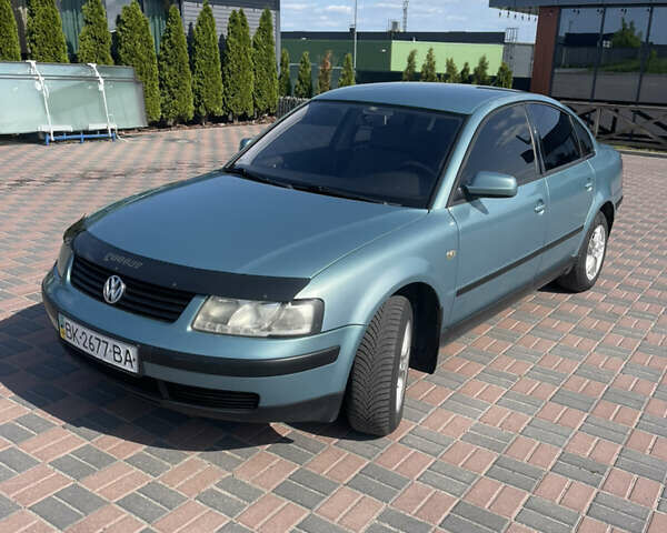 Зелений Фольксваген Пассат, об'ємом двигуна 1.6 л та пробігом 320 тис. км за 4300 $, фото 1 на Automoto.ua