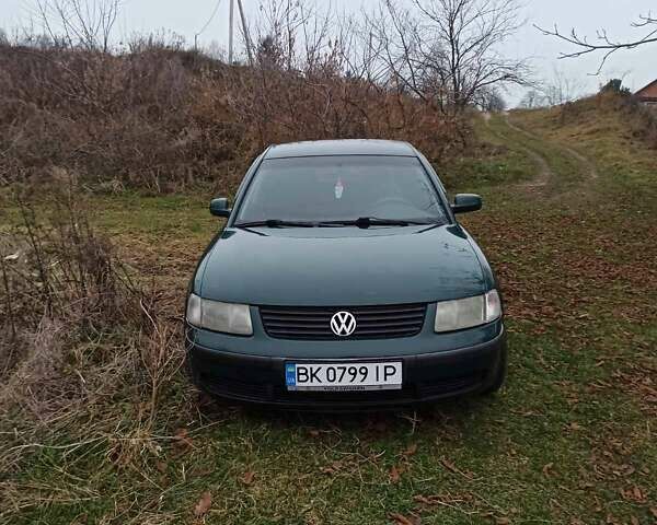 Зеленый Фольксваген Пассат, объемом двигателя 1.9 л и пробегом 400 тыс. км за 3200 $, фото 1 на Automoto.ua