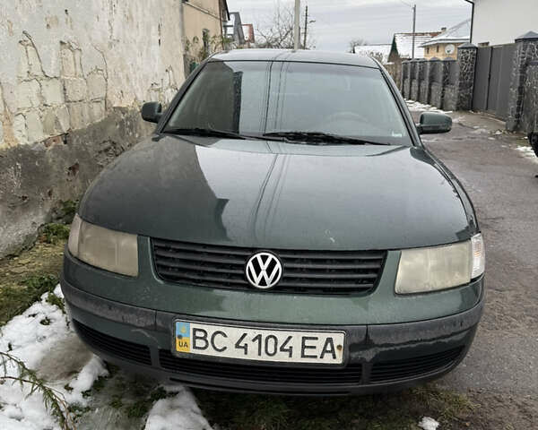 Зеленый Фольксваген Пассат, объемом двигателя 1.78 л и пробегом 334 тыс. км за 2600 $, фото 1 на Automoto.ua