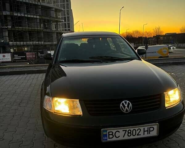 Зеленый Фольксваген Пассат, объемом двигателя 2.5 л и пробегом 373 тыс. км за 2800 $, фото 1 на Automoto.ua