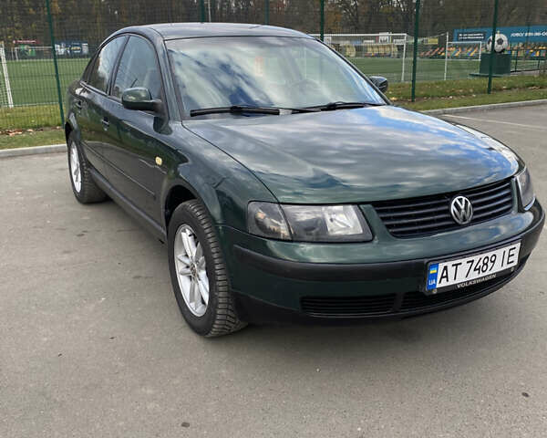 Зеленый Фольксваген Пассат, объемом двигателя 2.33 л и пробегом 211 тыс. км за 3500 $, фото 1 на Automoto.ua