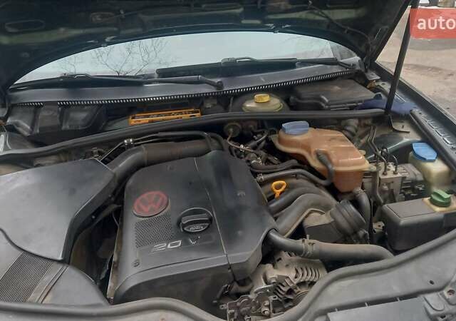 Зеленый Фольксваген Пассат, объемом двигателя 1.78 л и пробегом 290 тыс. км за 3250 $, фото 1 на Automoto.ua