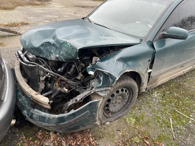 Зеленый Фольксваген Пассат, объемом двигателя 1.6 л и пробегом 3 тыс. км за 1000 $, фото 1 на Automoto.ua