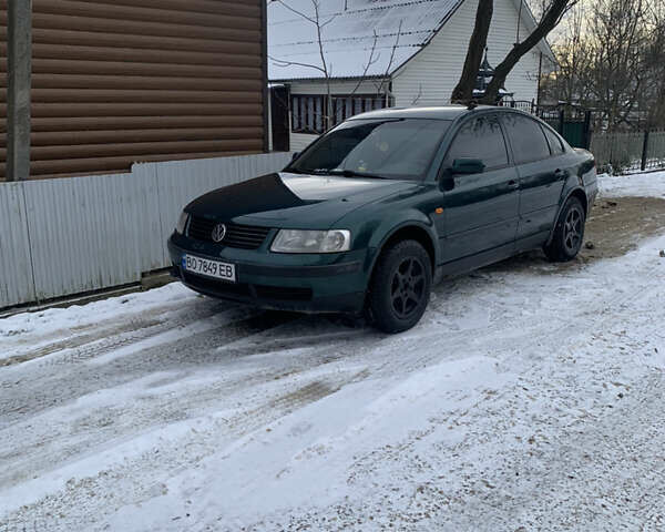 Зелений Фольксваген Пассат, об'ємом двигуна 1.6 л та пробігом 270 тис. км за 3800 $, фото 1 на Automoto.ua