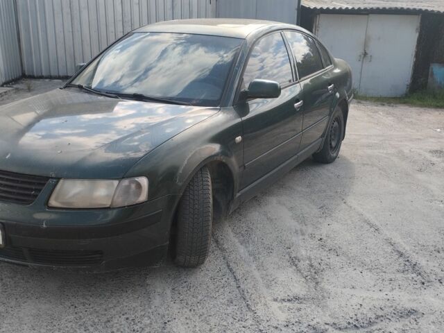 Зелений Фольксваген Пассат, об'ємом двигуна 1.8 л та пробігом 320 тис. км за 1600 $, фото 1 на Automoto.ua