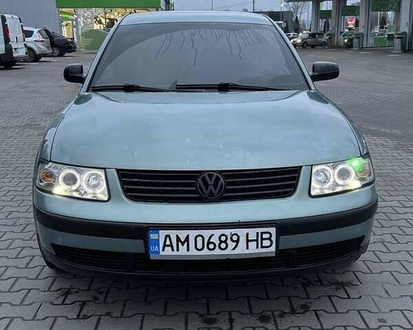 Зеленый Фольксваген Пассат, объемом двигателя 1.8 л и пробегом 279 тыс. км за 3800 $, фото 1 на Automoto.ua