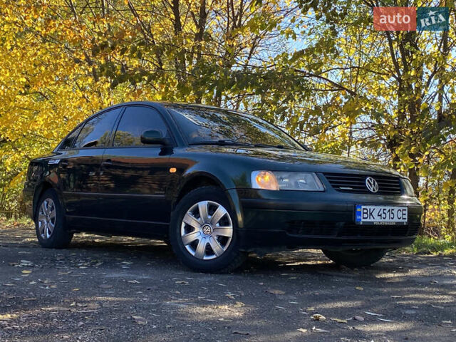 Зеленый Фольксваген Пассат, объемом двигателя 1.78 л и пробегом 375 тыс. км за 2550 $, фото 1 на Automoto.ua