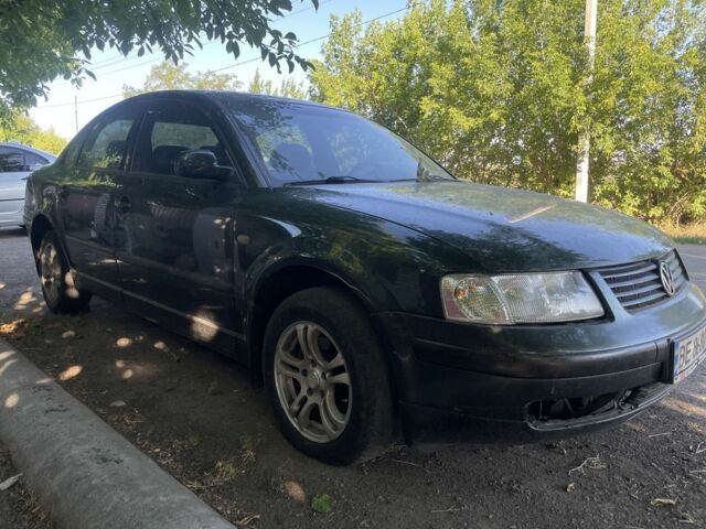 Зеленый Фольксваген Пассат, объемом двигателя 1.8 л и пробегом 330 тыс. км за 3200 $, фото 1 на Automoto.ua