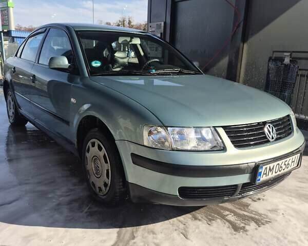 Зелений Фольксваген Пассат, об'ємом двигуна 1.6 л та пробігом 322 тис. км за 3500 $, фото 1 на Automoto.ua