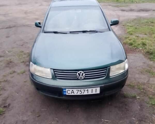 Зеленый Фольксваген Пассат, объемом двигателя 1.9 л и пробегом 467 тыс. км за 4100 $, фото 1 на Automoto.ua