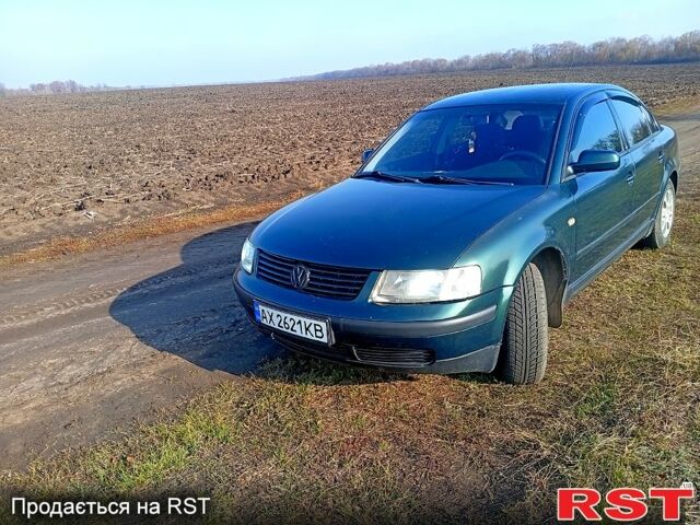 Зеленый Фольксваген Пассат, объемом двигателя 1.8 л и пробегом 330 тыс. км за 2900 $, фото 1 на Automoto.ua