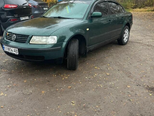 Зеленый Фольксваген Пассат, объемом двигателя 1.8 л и пробегом 425 тыс. км за 4400 $, фото 1 на Automoto.ua