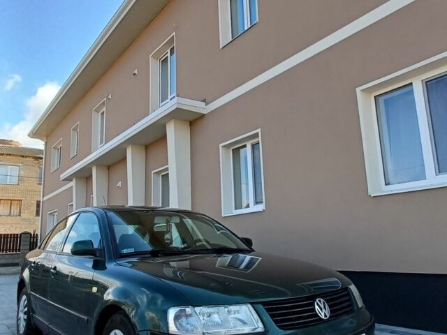 Зеленый Фольксваген Пассат, объемом двигателя 1.8 л и пробегом 445 тыс. км за 3250 $, фото 1 на Automoto.ua