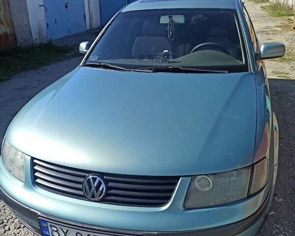 Зелений Фольксваген Пассат, об'ємом двигуна 1.6 л та пробігом 301 тис. км за 4000 $, фото 1 на Automoto.ua