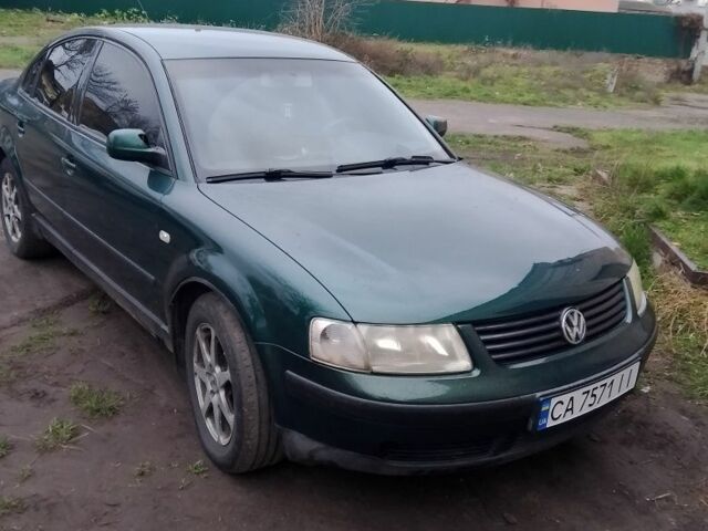 Зеленый Фольксваген Пассат, объемом двигателя 1.9 л и пробегом 467 тыс. км за 4200 $, фото 1 на Automoto.ua