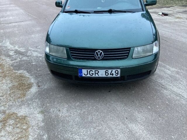 Зелений Фольксваген Пассат, об'ємом двигуна 0 л та пробігом 360 тис. км за 2150 $, фото 1 на Automoto.ua