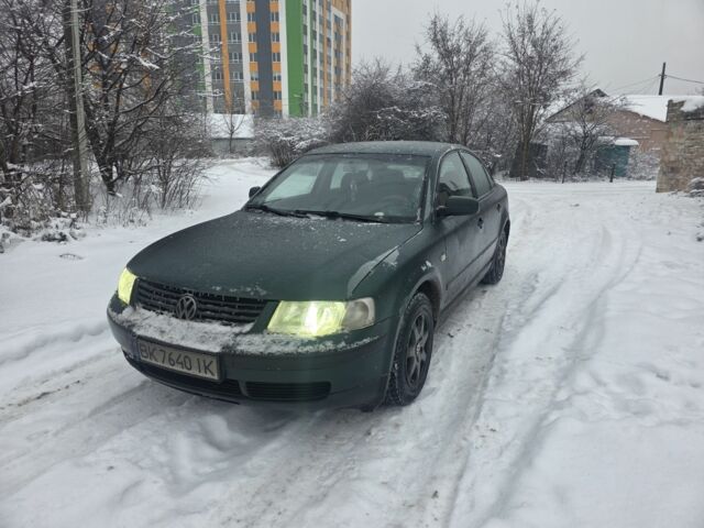 Зеленый Фольксваген Пассат, объемом двигателя 1.9 л и пробегом 420 тыс. км за 2800 $, фото 1 на Automoto.ua