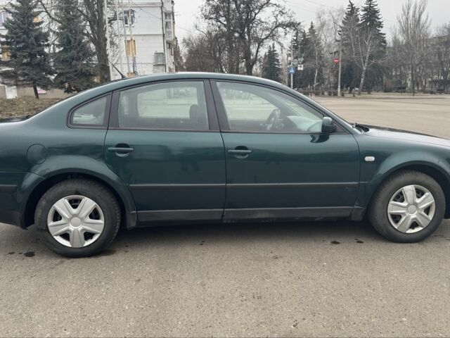 Зеленый Фольксваген Пассат, объемом двигателя 0 л и пробегом 300 тыс. км за 2482 $, фото 1 на Automoto.ua