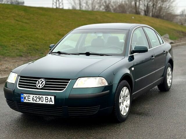 Зеленый Фольксваген Пассат, объемом двигателя 1.6 л и пробегом 329 тыс. км за 4600 $, фото 1 на Automoto.ua