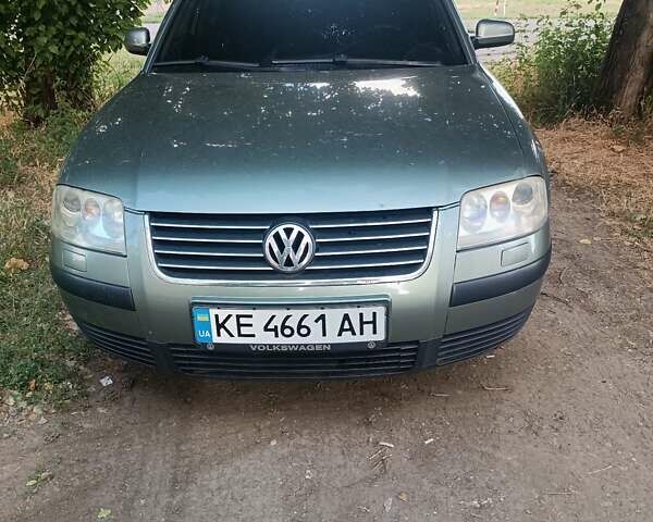 Зеленый Фольксваген Пассат, объемом двигателя 1.6 л и пробегом 300 тыс. км за 4700 $, фото 1 на Automoto.ua