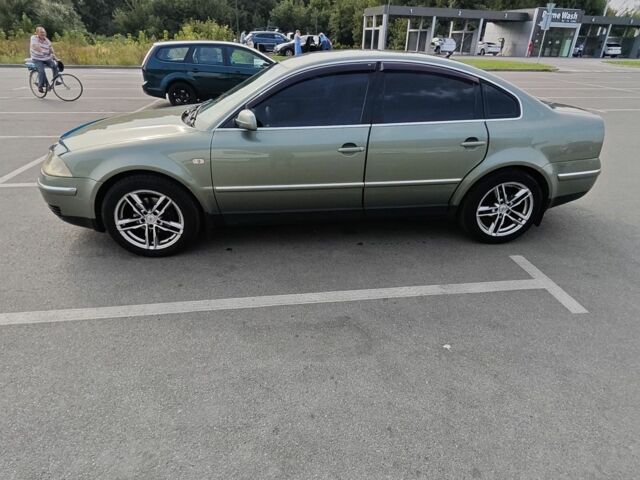 Зеленый Фольксваген Пассат, объемом двигателя 1.8 л и пробегом 351 тыс. км за 4000 $, фото 1 на Automoto.ua