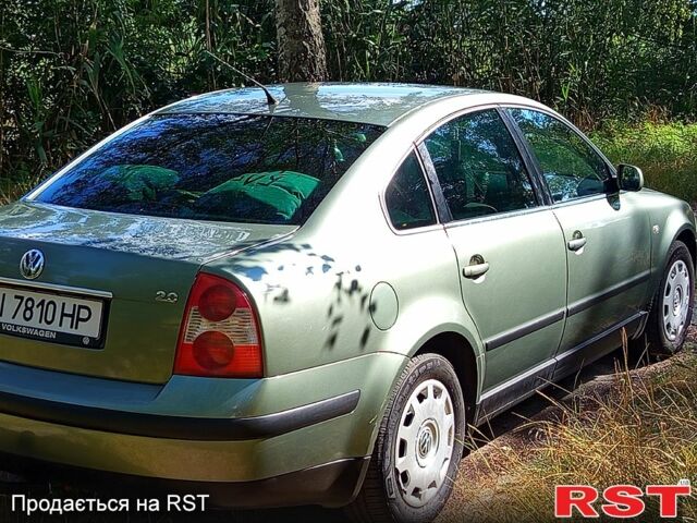 Зеленый Фольксваген Пассат, объемом двигателя 2 л и пробегом 300 тыс. км за 5000 $, фото 1 на Automoto.ua