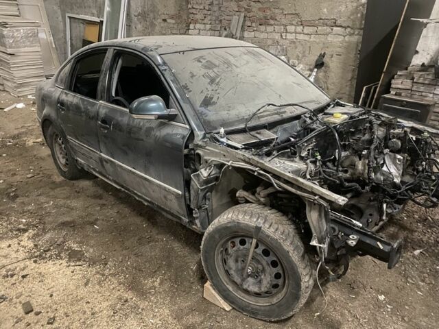 Зеленый Фольксваген Пассат, объемом двигателя 2.8 л и пробегом 300 тыс. км за 500 $, фото 1 на Automoto.ua