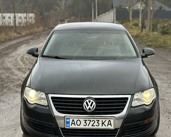 Зеленый Фольксваген Пассат, объемом двигателя 1.97 л и пробегом 350 тыс. км за 4150 $, фото 1 на Automoto.ua