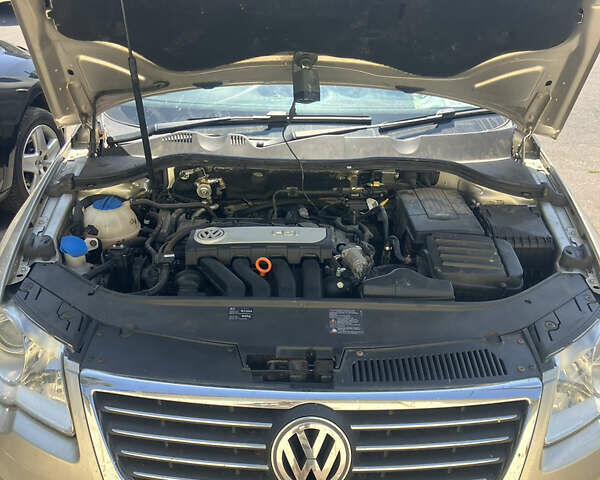 Зелений Фольксваген Пассат, об'ємом двигуна 1.98 л та пробігом 239 тис. км за 2000 $, фото 1 на Automoto.ua