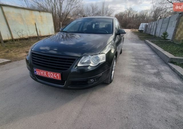 Зеленый Фольксваген Пассат, объемом двигателя 1.6 л и пробегом 254 тыс. км за 6999 $, фото 1 на Automoto.ua