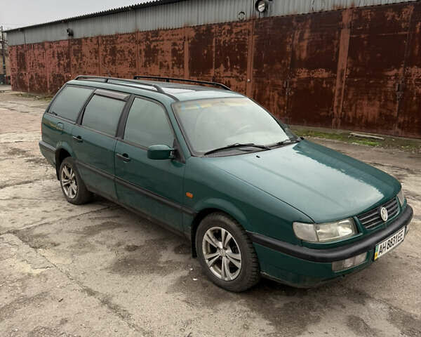 Зеленый Фольксваген Пассат, объемом двигателя 1.98 л и пробегом 280 тыс. км за 1700 $, фото 1 на Automoto.ua