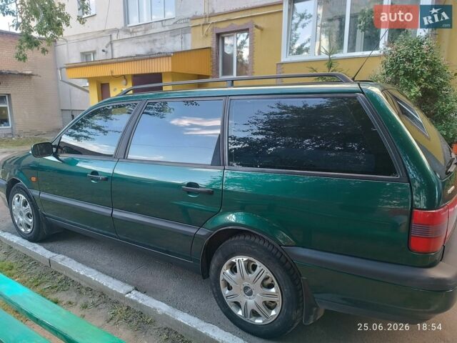 Зеленый Фольксваген Пассат, объемом двигателя 1.98 л и пробегом 300 тыс. км за 2700 $, фото 1 на Automoto.ua