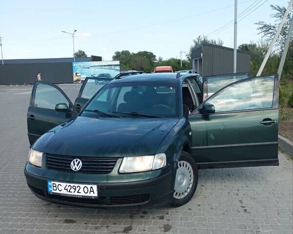 Зеленый Фольксваген Пассат, объемом двигателя 1.9 л и пробегом 300 тыс. км за 3000 $, фото 1 на Automoto.ua