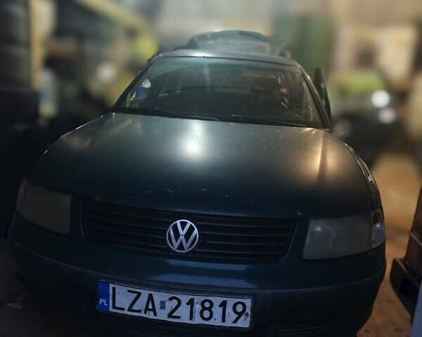 Зеленый Фольксваген Пассат, объемом двигателя 1.9 л и пробегом 440 тыс. км за 2000 $, фото 1 на Automoto.ua