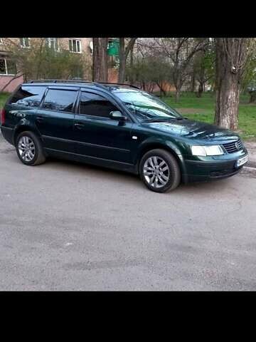 Зеленый Фольксваген Пассат, объемом двигателя 1.8 л и пробегом 250 тыс. км за 4200 $, фото 1 на Automoto.ua