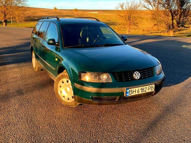 Зеленый Фольксваген Пассат, объемом двигателя 1.9 л и пробегом 300 тыс. км за 3600 $, фото 1 на Automoto.ua