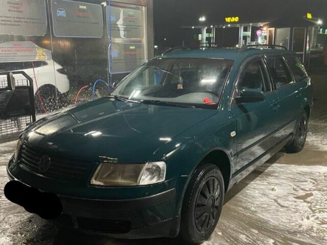 Зеленый Фольксваген Пассат, объемом двигателя 1.8 л и пробегом 420 тыс. км за 3200 $, фото 1 на Automoto.ua