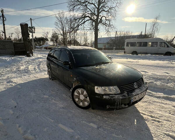 Зеленый Фольксваген Пассат, объемом двигателя 1.78 л и пробегом 430 тыс. км за 3000 $, фото 1 на Automoto.ua