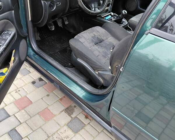 Зелений Фольксваген Пассат, об'ємом двигуна 2.5 л та пробігом 430 тис. км за 3000 $, фото 1 на Automoto.ua