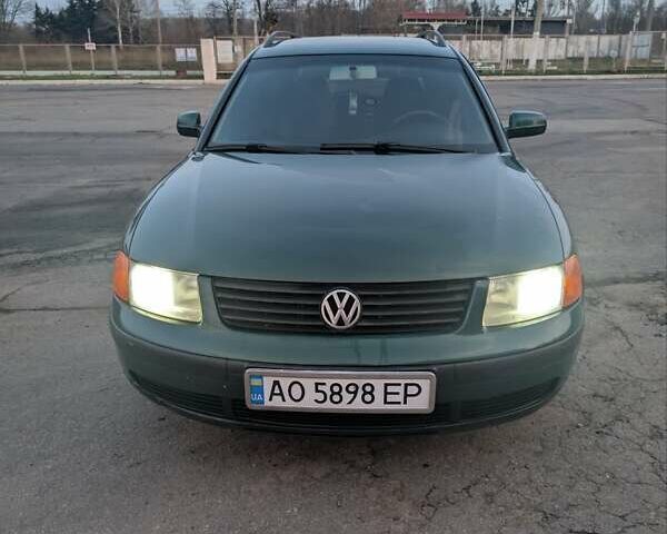 Зеленый Фольксваген Пассат, объемом двигателя 1.9 л и пробегом 475 тыс. км за 4000 $, фото 1 на Automoto.ua