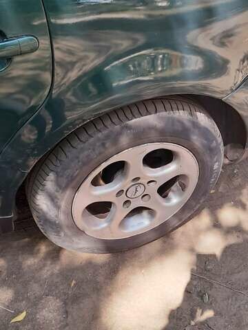 Зеленый Фольксваген Пассат, объемом двигателя 1.9 л и пробегом 471 тыс. км за 3500 $, фото 1 на Automoto.ua