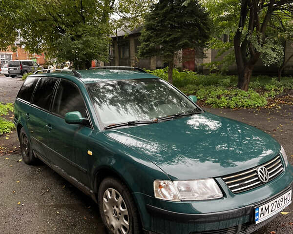 Зеленый Фольксваген Пассат, объемом двигателя 2.3 л и пробегом 650 тыс. км за 3000 $, фото 1 на Automoto.ua