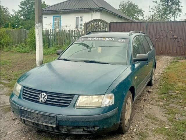 Зелений Фольксваген Пассат, об'ємом двигуна 1.9 л та пробігом 300 тис. км за 1303 $, фото 1 на Automoto.ua
