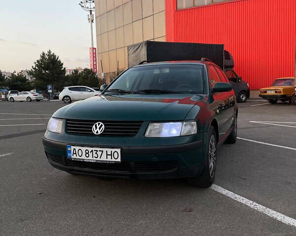 Зеленый Фольксваген Пассат, объемом двигателя 1.6 л и пробегом 365 тыс. км за 3100 $, фото 1 на Automoto.ua