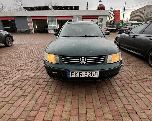 Зеленый Фольксваген Пассат, объемом двигателя 1.9 л и пробегом 390 тыс. км за 1600 $, фото 1 на Automoto.ua